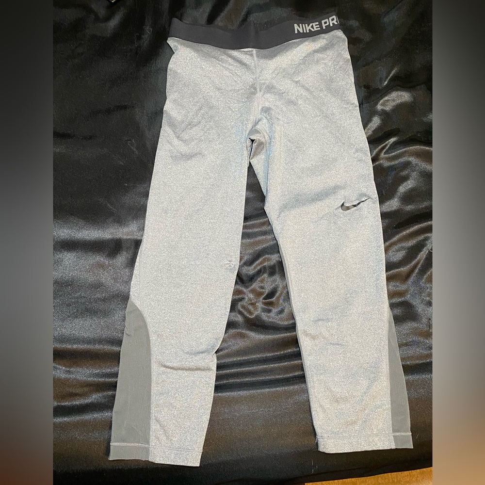 Nike Pro Grey Leggings Size Medium, MUST GO